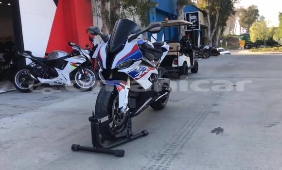 Buy Used BMW S 1000 Blue Bike in Muscat in Masqat Buy Used BMW S 1000 Blue Bike in Muscat in Masqat