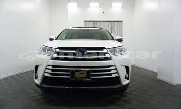 Buy Used Toyota Highlander White Car in Muscat in Masqat