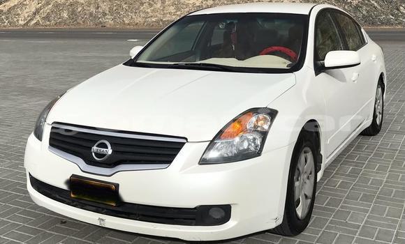Buy Used Nissan Altima White Car in Bahla' in ad-Dakhiliyah Buy Used Nissan Altima White Car in Bahla' in ad-Dakhiliyah