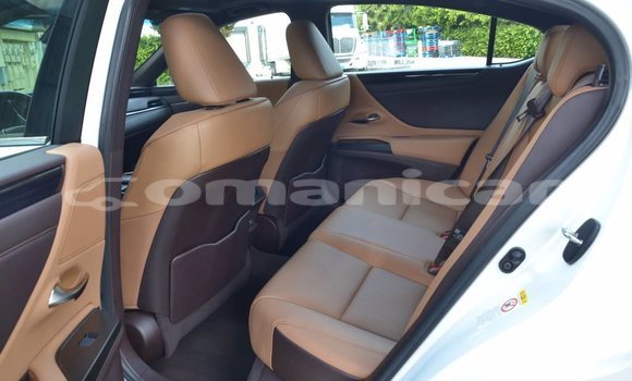 Buy Used Lexus ES White Car in al–Khaburah in al-Batinah Buy Used Lexus ES White Car in al–Khaburah in al-Batinah