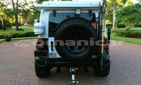 Buy Used Jeep Wrangler White Car in Al khuwair in al-Batinah Buy Used Jeep Wrangler White Car in Al khuwair in al-Batinah
