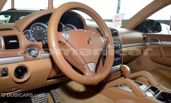 Buy Import Porsche Cayenne Green Car in Import - Dubai in Dhufar Buy Import Porsche Cayenne Green Car in Import - Dubai in Dhufar