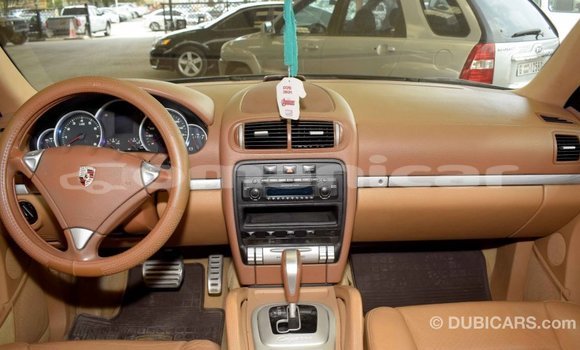 Buy Import Porsche Cayenne Green Car in Import - Dubai in Dhufar Buy Import Porsche Cayenne Green Car in Import - Dubai in Dhufar