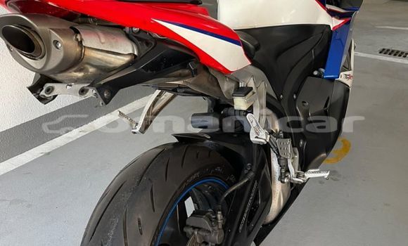 Buy Used Honda CBR White Bike in Muscat in Masqat Buy Used Honda CBR White Bike in Muscat in Masqat