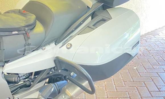 Buy Used BMW K 1600 White Bike in Muscat in Masqat Buy Used BMW K 1600 White Bike in Muscat in Masqat