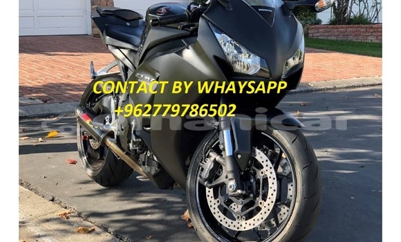 Buy Used Honda CBR 1000 RR Black Bike in Azaiba in Masqat Buy Used Honda CBR 1000 RR Black Bike in Azaiba in Masqat