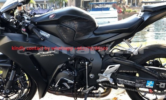 Buy Used Honda CBR 1000 RR Black Bike in Azaiba in Masqat Buy Used Honda CBR 1000 RR Black Bike in Azaiba in Masqat