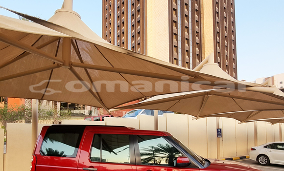 Buy Used Land Rover Discovery Red Car in Muscat in Masqat Buy Used Land Rover Discovery Red Car in Muscat in Masqat