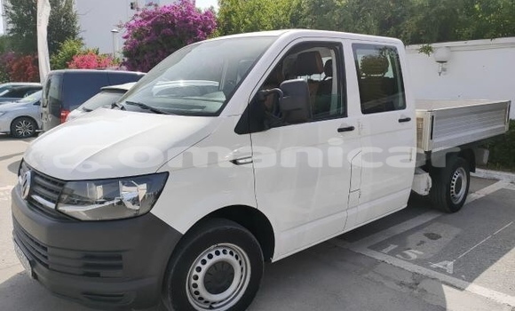 Buy Used Volkswagen Transporter White Car in al–Buraymi in adh-Dhahirah
