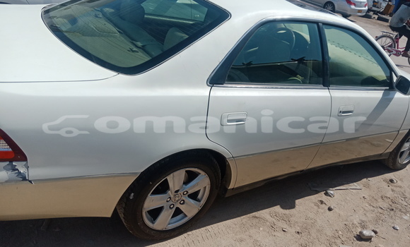 Buy Used Lexus ES 300 White Car in as–Sib in Masqat Buy Used Lexus ES 300 White Car in as–Sib in Masqat