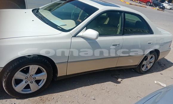 Buy Used Lexus ES 300 White Car in as–Sib in Masqat Buy Used Lexus ES 300 White Car in as–Sib in Masqat
