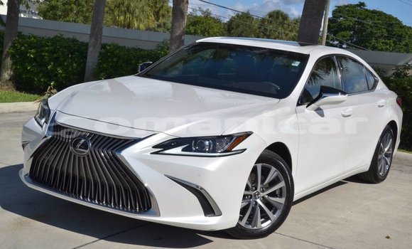 Buy Used Lexus ES White Car in al–Khaburah in al-Batinah