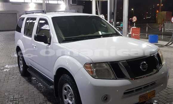 Buy Used Nissan Pathfinder White Car in Muscat in Masqat Buy Used Nissan Pathfinder White Car in Muscat in Masqat