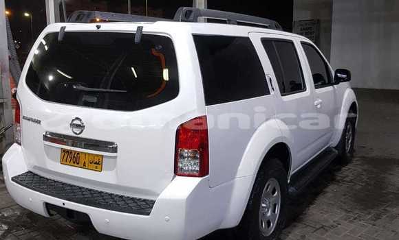 Buy Used Nissan Pathfinder White Car in Muscat in Masqat Buy Used Nissan Pathfinder White Car in Muscat in Masqat