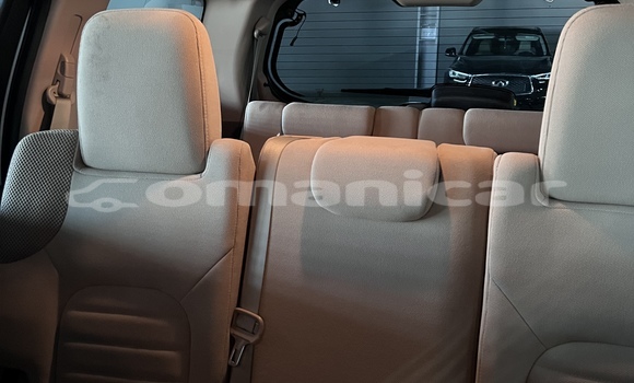 Buy Used Nissan Pathfinder White Car in Muscat in Masqat Buy Used Nissan Pathfinder White Car in Muscat in Masqat