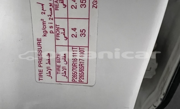 Buy Used Nissan Pathfinder White Car in Muscat in Masqat Buy Used Nissan Pathfinder White Car in Muscat in Masqat