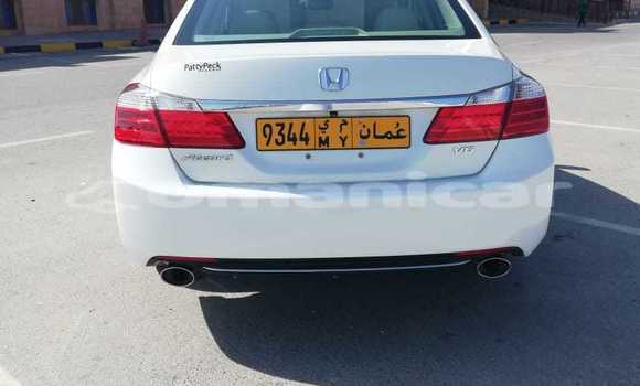 Buy Used Honda Accord White Car in Bawshar in Masqat Buy Used Honda Accord White Car in Bawshar in Masqat