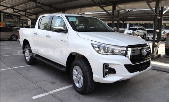 Buy Used Toyota Hilux White Car in Wadi Al Kabir in Masqat Buy Used Toyota Hilux White Car in Wadi Al Kabir in Masqat