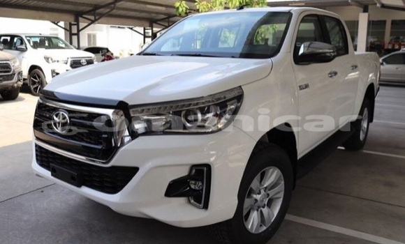 Buy Used Toyota Hilux White Car in Wadi Al Kabir in Masqat Buy Used Toyota Hilux White Car in Wadi Al Kabir in Masqat