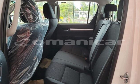 Buy Used Toyota Hilux White Car in Wadi Al Kabir in Masqat Buy Used Toyota Hilux White Car in Wadi Al Kabir in Masqat