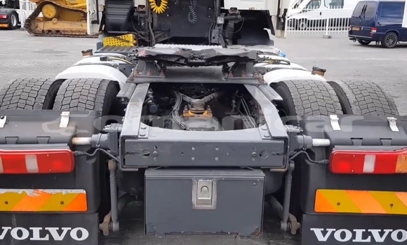 Buy Used Volvo F4 White Truck in Muscat in Masqat Buy Used Volvo F4 White Truck in Muscat in Masqat