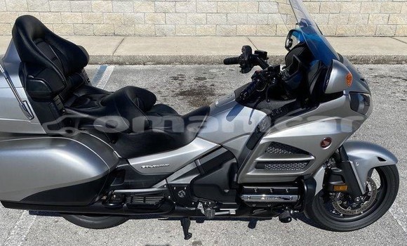 Buy Used Honda GOLD WING Silver Bike in Muscat in Masqat Buy Used Honda GOLD WING Silver Bike in Muscat in Masqat