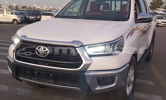 Buy Used Toyota HiAce White Truck in Salalah in Dhufar Buy Used Toyota HiAce White Truck in Salalah in Dhufar