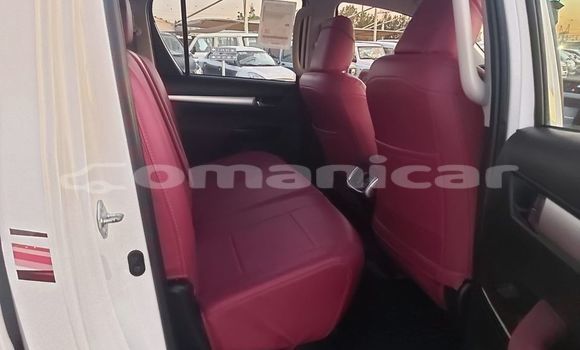Buy Used Toyota HiAce White Truck in Salalah in Dhufar Buy Used Toyota HiAce White Truck in Salalah in Dhufar
