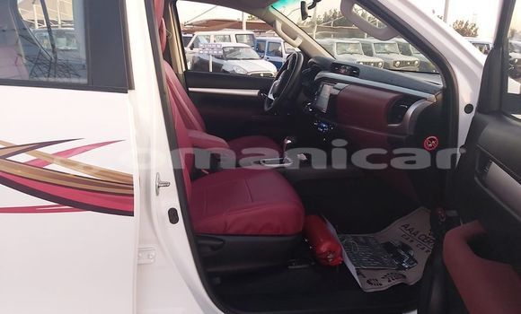 Buy Used Toyota HiAce White Truck in Salalah in Dhufar Buy Used Toyota HiAce White Truck in Salalah in Dhufar