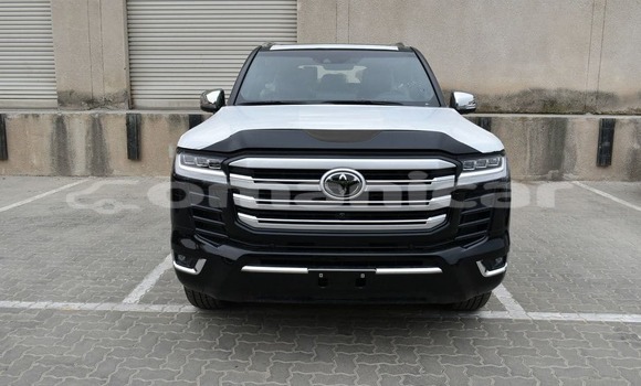 Buy New Toyota Land Cruiser Black Car in Muscat in Masqat Buy New Toyota Land Cruiser Black Car in Muscat in Masqat