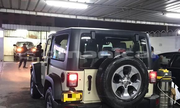 Buy Used Jeep Wrangler Beige Car in Muscat in Masqat Buy Used Jeep Wrangler Beige Car in Muscat in Masqat