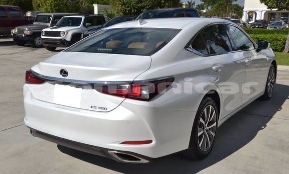 Buy Used Lexus ES White Car in as–Suwayq in al-Batinah Buy Used Lexus ES White Car in as–Suwayq in al-Batinah