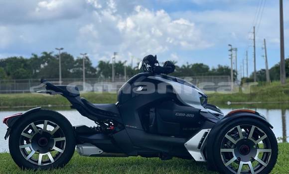 Buy Used Can–am DS 650 Black Bike in Wadi Al Kabir in Masqat Buy Used Can–am DS 650 Black Bike in Wadi Al Kabir in Masqat