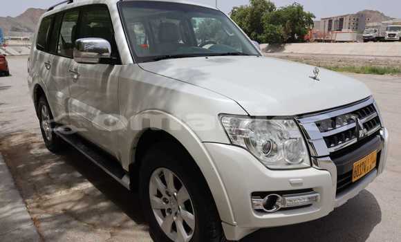 Buy Used Mitsubishi Pajero White Car in Muscat in Masqat Buy Used Mitsubishi Pajero White Car in Muscat in Masqat