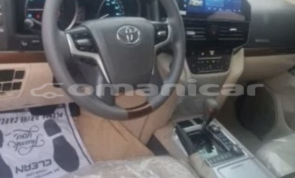 Buy Used Toyota Land Cruiser White Car in Muscat in Masqat Buy Used Toyota Land Cruiser White Car in Muscat in Masqat