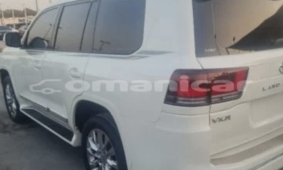 Buy Used Toyota Land Cruiser White Car in Muscat in Masqat Buy Used Toyota Land Cruiser White Car in Muscat in Masqat