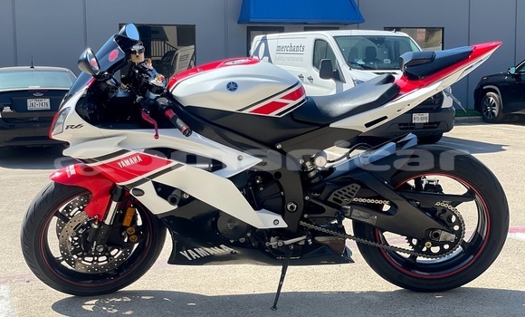 Buy Used Yamaha R1 White Bike in Muscat in Masqat Buy Used Yamaha R1 White Bike in Muscat in Masqat