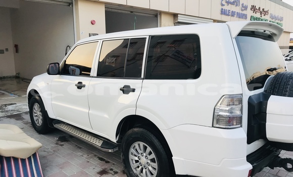 Buy Used Mitsubishi Pajero White Car in Muscat in Masqat Buy Used Mitsubishi Pajero White Car in Muscat in Masqat