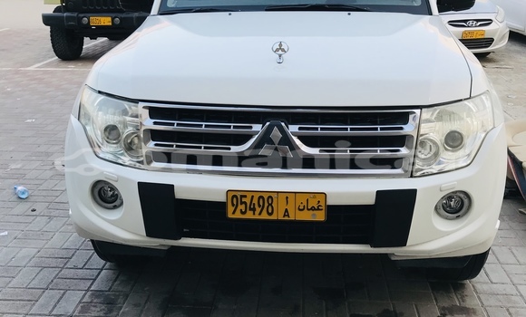 Buy Used Mitsubishi Pajero White Car in Muscat in Masqat Buy Used Mitsubishi Pajero White Car in Muscat in Masqat
