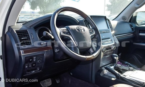 Buy Import Toyota Land Cruiser White Car in Import - Dubai in Dhufar Buy Import Toyota Land Cruiser White Car in Import - Dubai in Dhufar