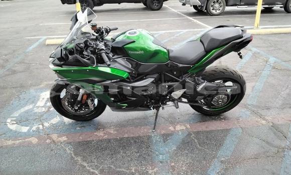 Buy Used Kawasaki ZX-R Green Bike in Sur in ash-Sharqiyah Buy Used Kawasaki ZX-R Green Bike in Sur in ash-Sharqiyah