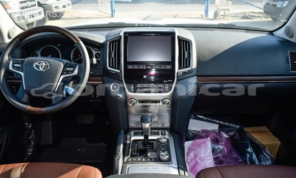 Buy Import Toyota Land Cruiser White Car in Import - Dubai in Dhufar Buy Import Toyota Land Cruiser White Car in Import - Dubai in Dhufar