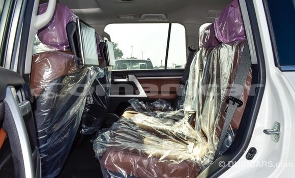 Buy Import Toyota Land Cruiser White Car in Import - Dubai in Dhufar Buy Import Toyota Land Cruiser White Car in Import - Dubai in Dhufar