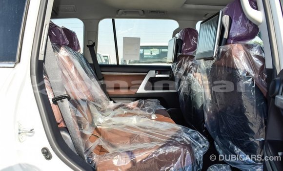 Buy Import Toyota Land Cruiser White Car in Import - Dubai in Dhufar Buy Import Toyota Land Cruiser White Car in Import - Dubai in Dhufar