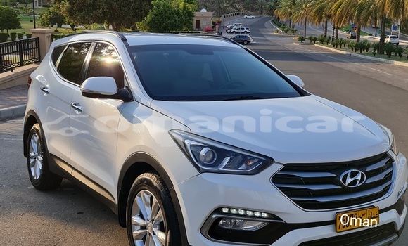 Buy Used Hyundai Santa Fe White Car in Muscat in Masqat