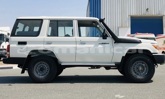 Buy Used Toyota Land Cruiser White Car in Muscat in Masqat Buy Used Toyota Land Cruiser White Car in Muscat in Masqat