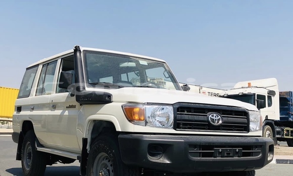 Buy Used Toyota Land Cruiser White Car in Muscat in Masqat Buy Used Toyota Land Cruiser White Car in Muscat in Masqat