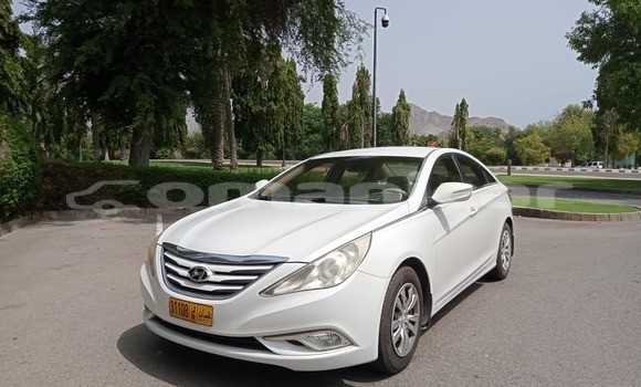 Buy Used Hyundai Sonata White Car in al–Buraymi in adh-Dhahirah Buy Used Hyundai Sonata White Car in al–Buraymi in adh-Dhahirah