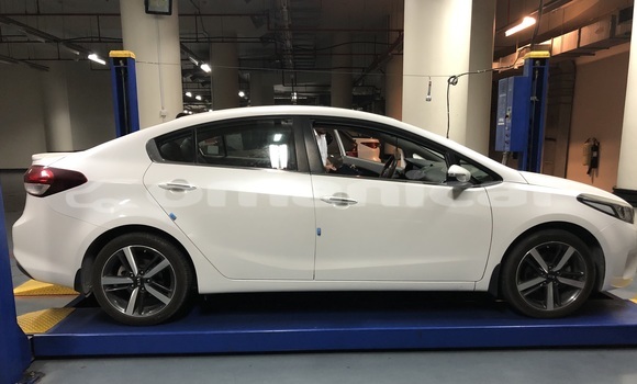 Buy Used Kia Cerato White Car in Muscat in Masqat Buy Used Kia Cerato White Car in Muscat in Masqat