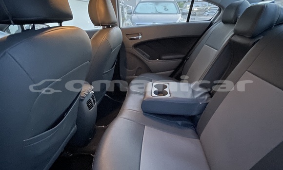 Buy Used Kia Cerato White Car in Muscat in Masqat Buy Used Kia Cerato White Car in Muscat in Masqat